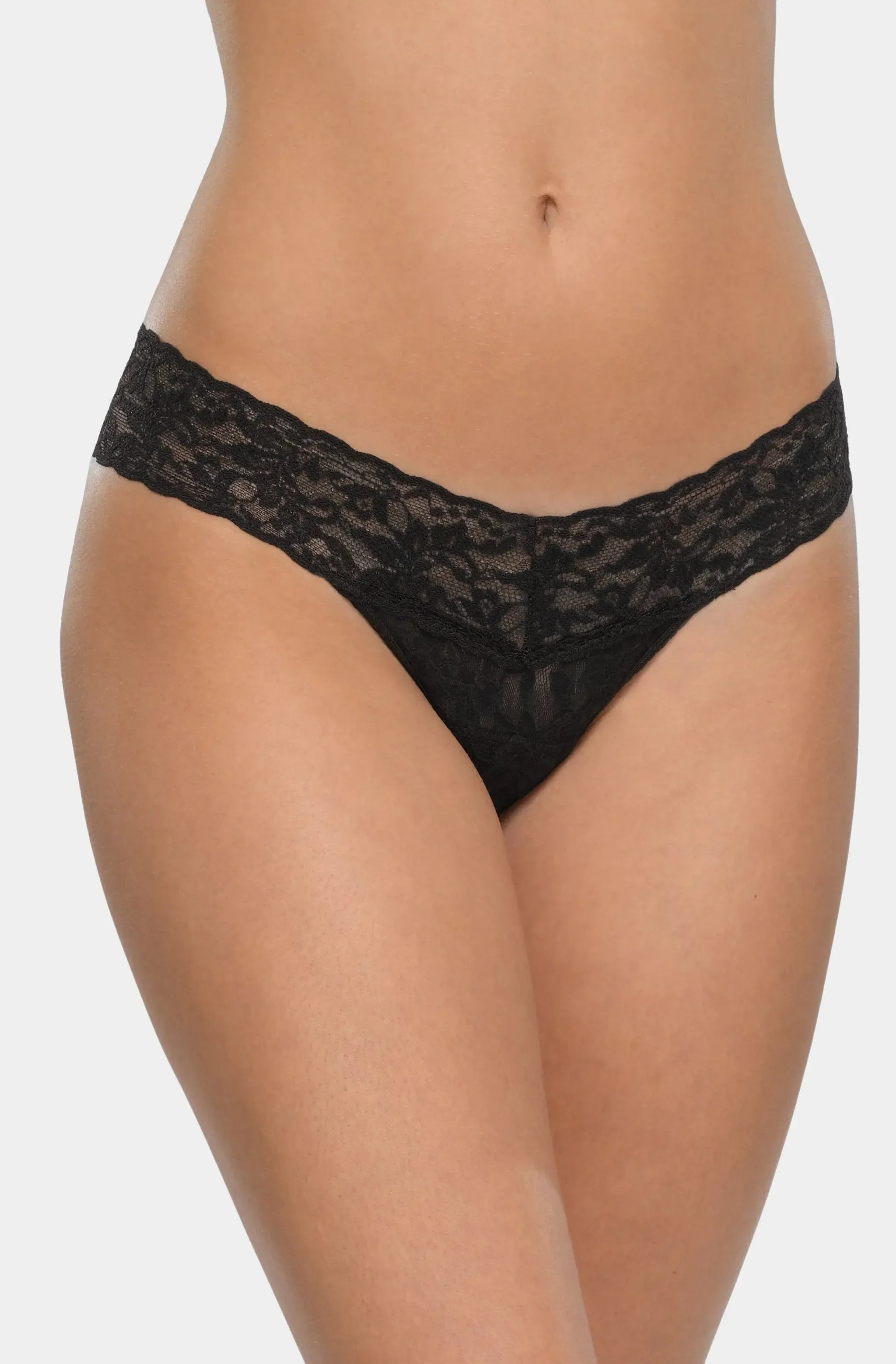 Signature Lace Low Rise Thong