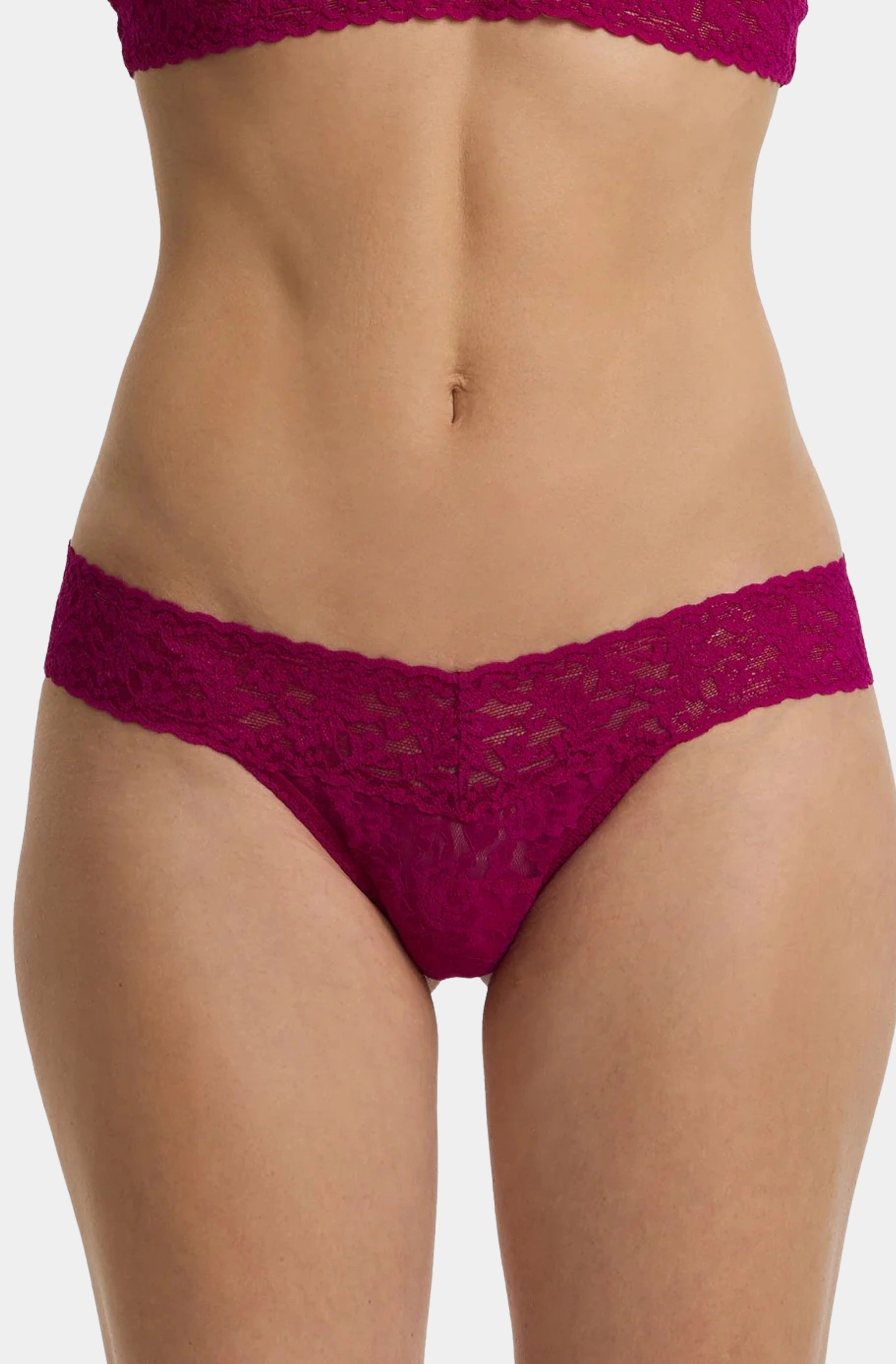 Signature Lace Low Rise Thong