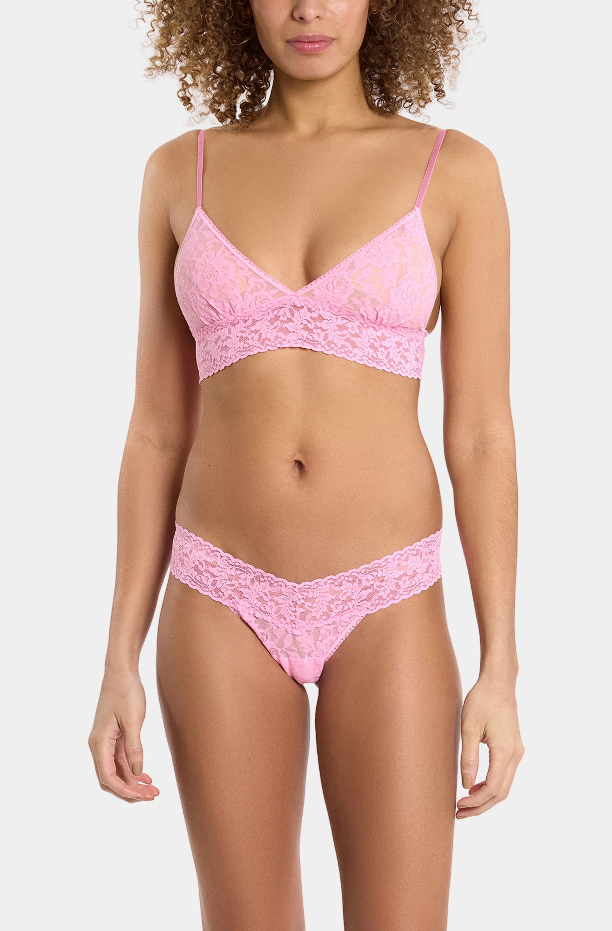 Signature Lace Low Rise Thong