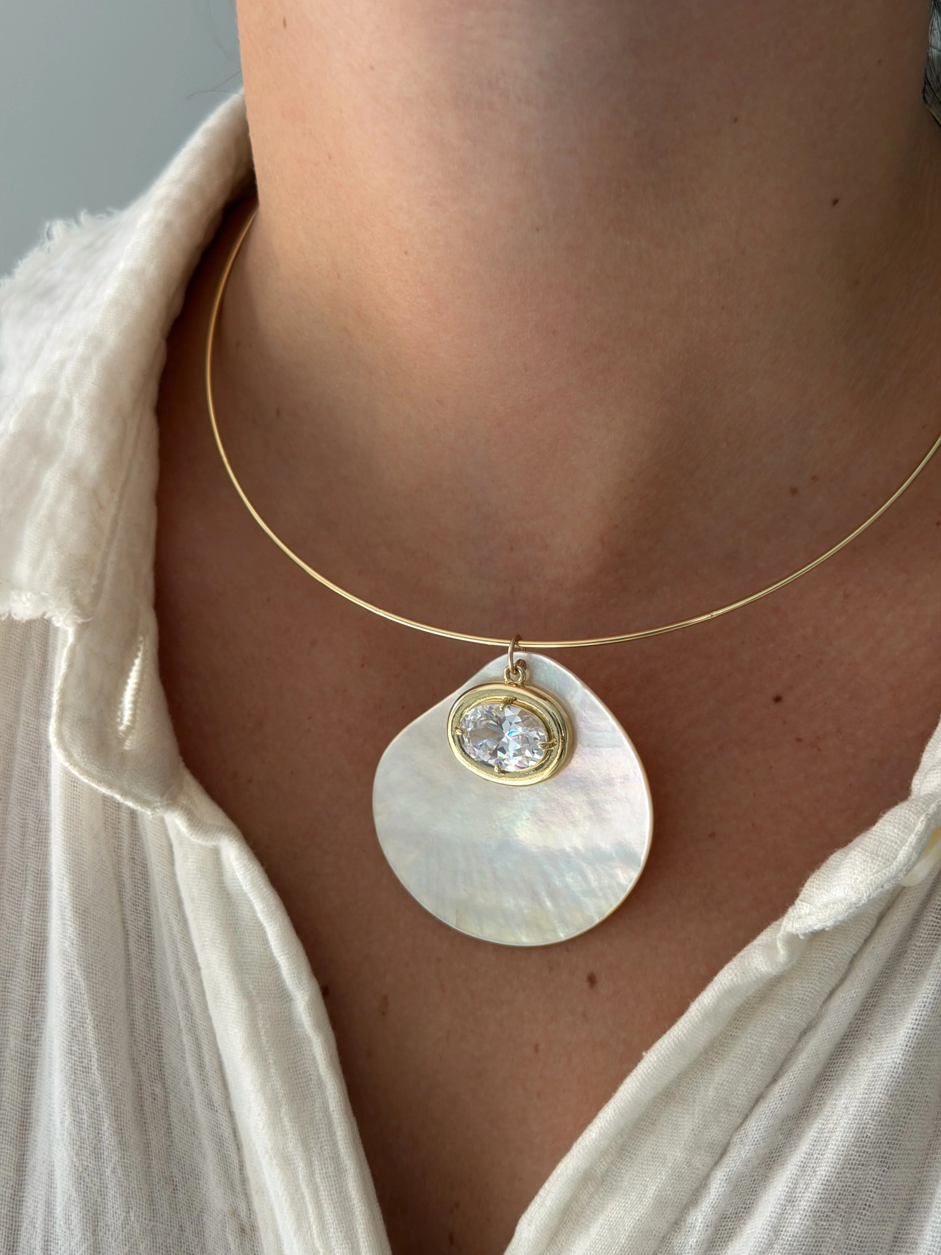 Liv Shell Collar Necklace